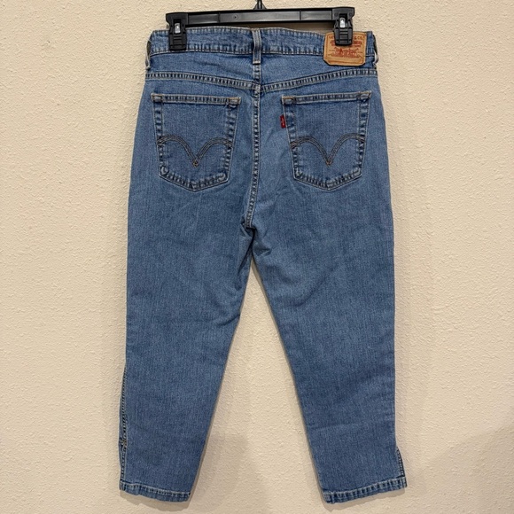 Levi's Classic Capris Medium Wash Cropped Jeans 5-pocket Women's Size 8 - Picture 4 of 13